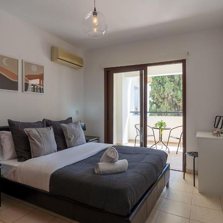 Mia 1-Bedroom Apartment In Larnaca Esterno foto