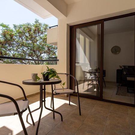 Mia 1-Bedroom Apartment In Larnaca Esterno foto