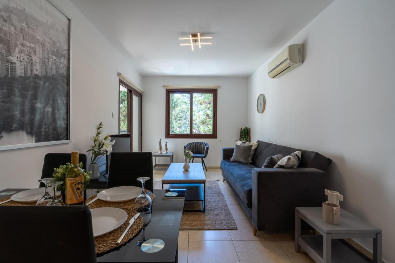 Mia 1-Bedroom Apartment In Larnaca Esterno foto