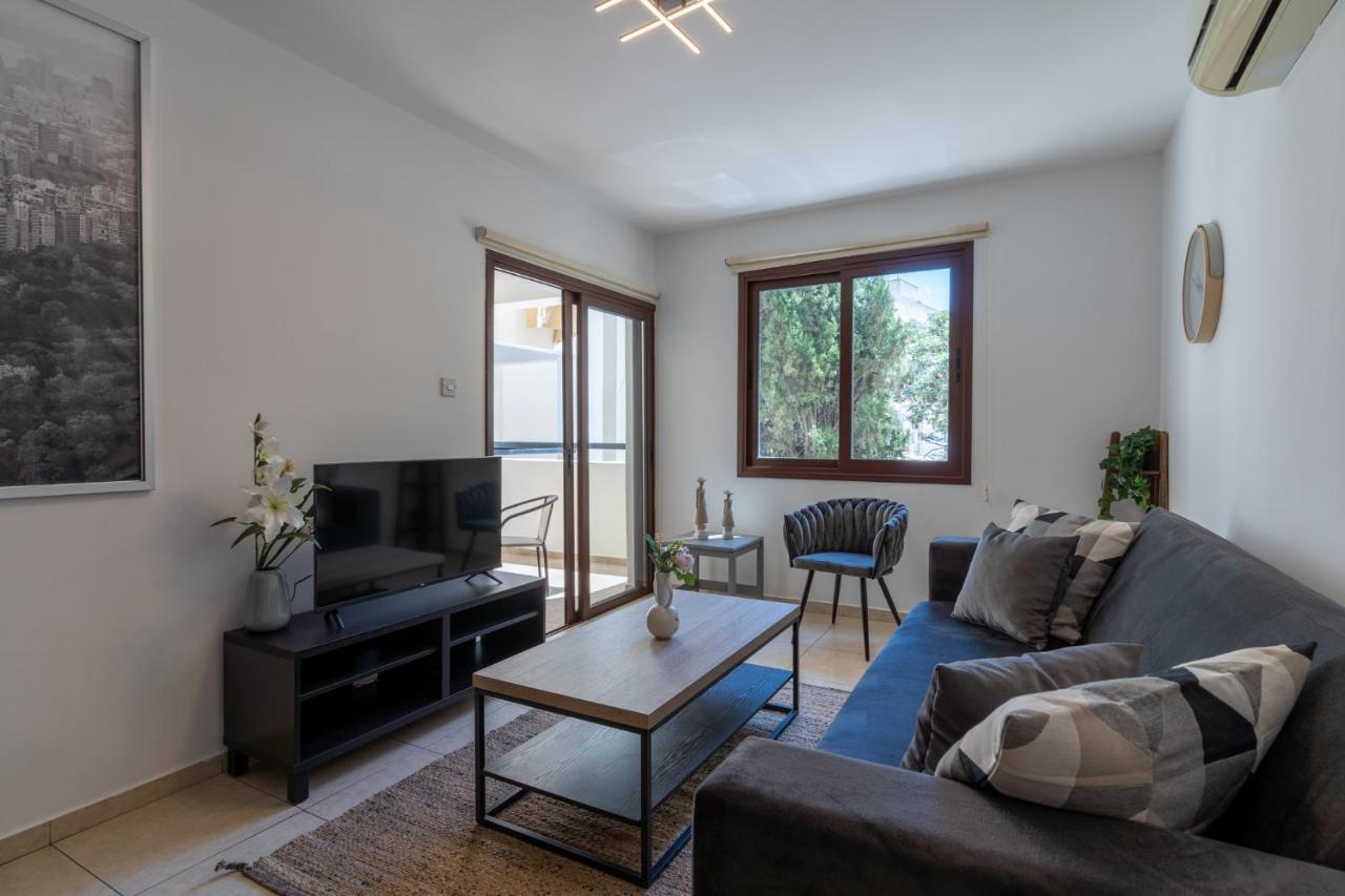 Mia 1-Bedroom Apartment In Larnaca Esterno foto