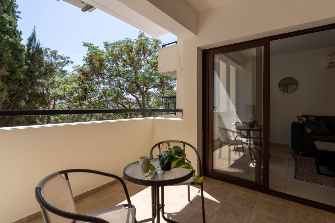 Mia 1-Bedroom Apartment In Larnaca Esterno foto